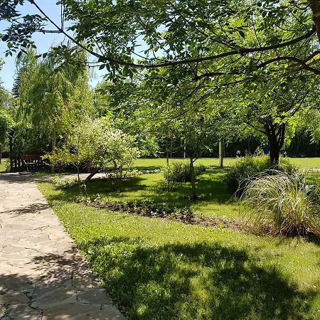 Liani Hotell Slăntjev Brjag