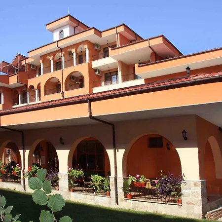 Liani Hotel 3*