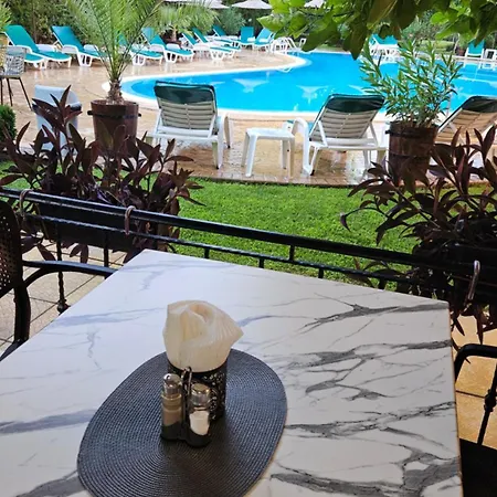 Liani Hotell Slăntjev Brjag