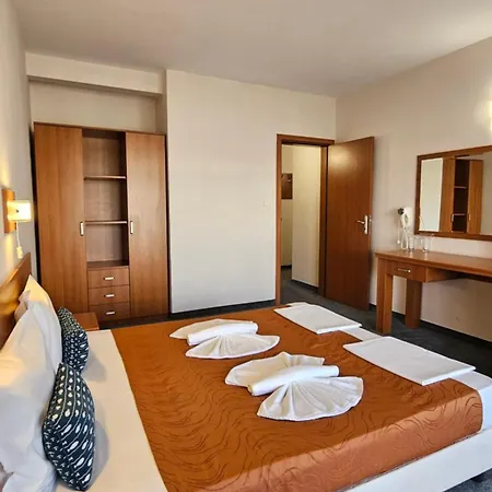 Liani Hotell 3*