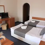 Liani - 3*